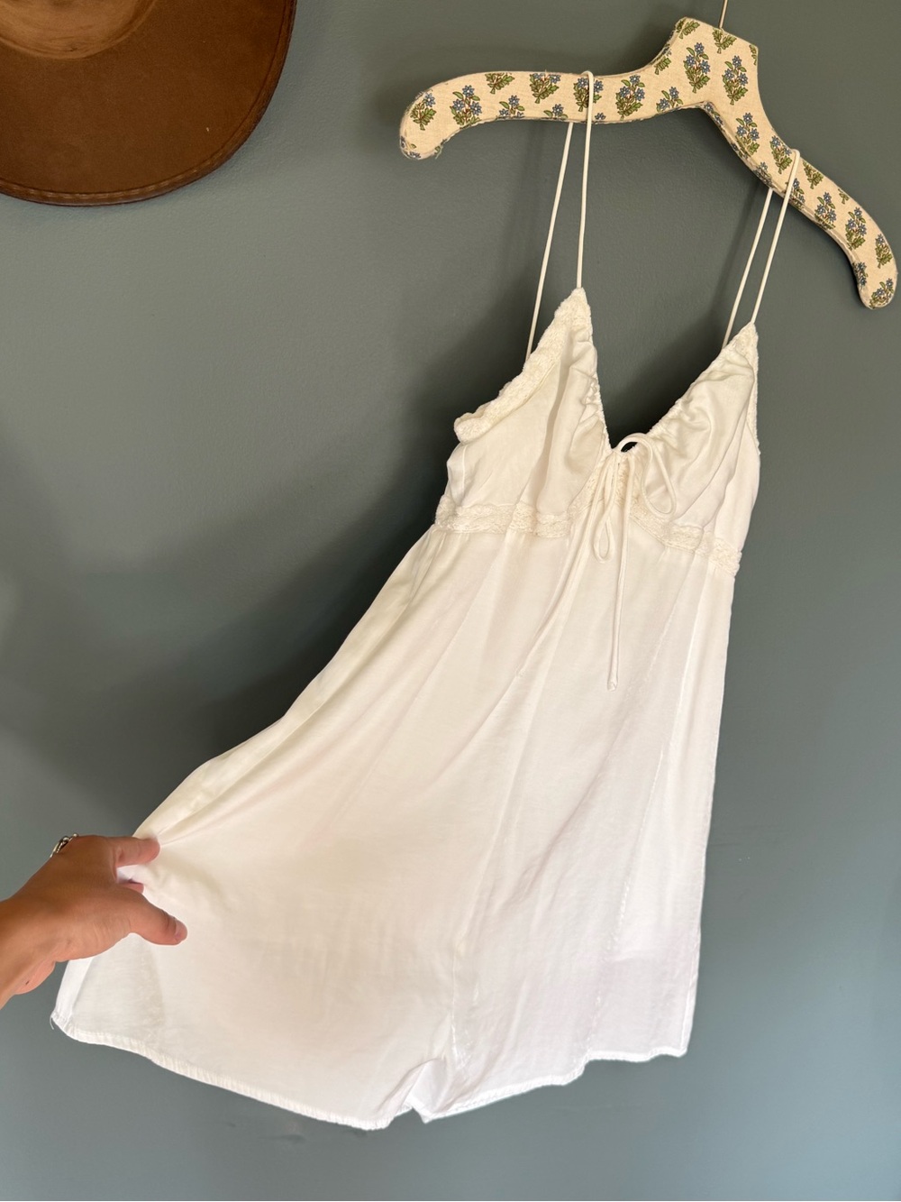 Princess Polly White Spaghetti Strap Romper sz 4